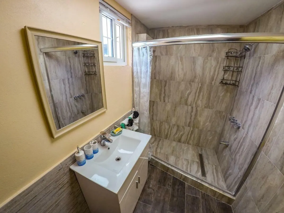 Florence Hall Boulevard Holiday Home جامايكا